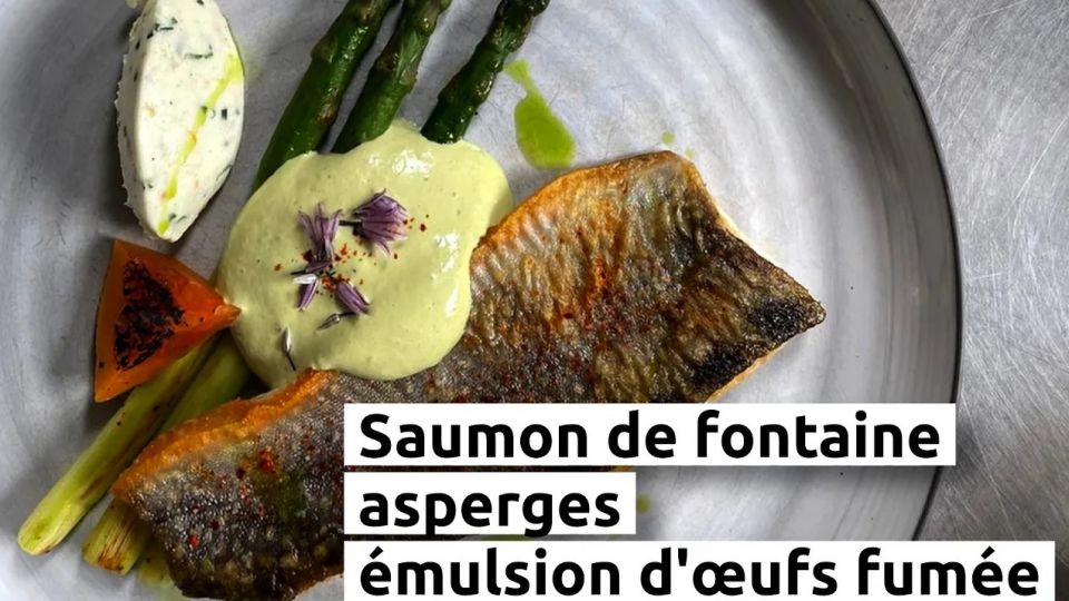 A feu doux : La Résidence #03 Saumon de fontaine, asperges et crème d'œufs fumée