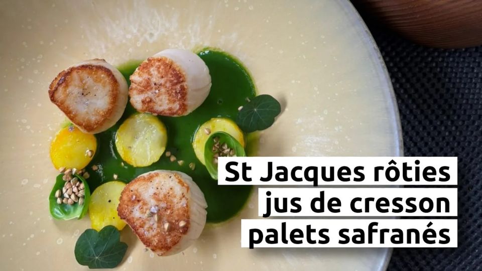 A feu doux : Les Roses #03 St Jacques rôties, jus de cresson, palets safranés