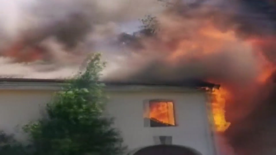 Bois-de-Champ : la vidéo de la maison embrasée à l'origine du feu de forêt en cours</BR>